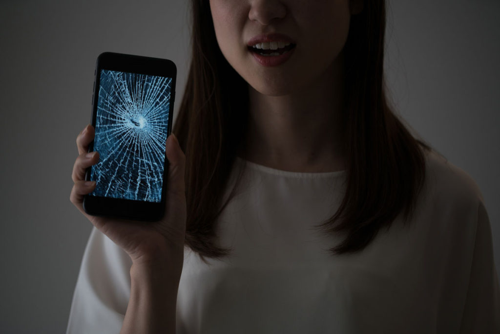 割れたiPhone